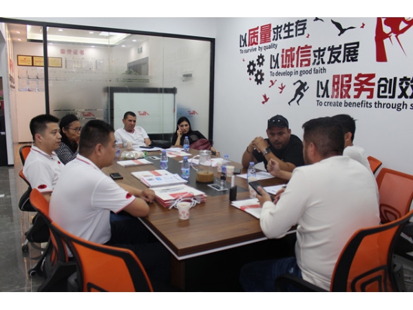 促進(jìn)中外友誼，擴(kuò)大合作，共謀發(fā)展